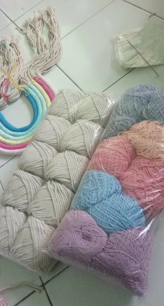 Kerajinan Tangan Dari Benang Menjadi Gantungan Kunci Cantik, Yuk Buat Munpung Dirumah