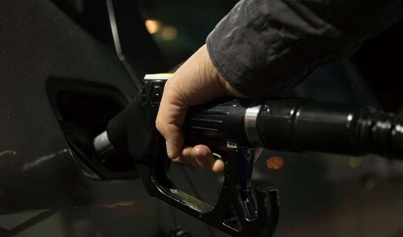 Kabar Gembira!!! Gara-Gara Corona, Harga Bensin Turun jadi Rp4.200 Per Liter