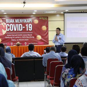 Penanganan Covid-19 yang Belum Tegas