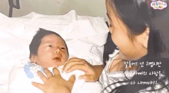 Sekarang Kompak Banget, Tapi Gimana Saat Pertama Kali Jessica Ketemu Baby Krystal?