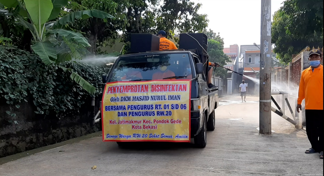 Penyemprotan Disinfectant RW 020 Jatimakmur Pondok Gede Bekasi