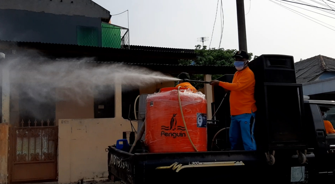 Penyemprotan Disinfectant RW 020 Jatimakmur Pondok Gede Bekasi