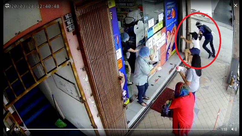 Terekam CCTV !, Lagi Antri Beli Masker, "WANITA" Ini Malah Dijambret !