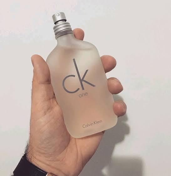 Keren Parah, Parfum Calvin Klein Buat Menjinakkan Harimau di Kebun Binatang Ini!
