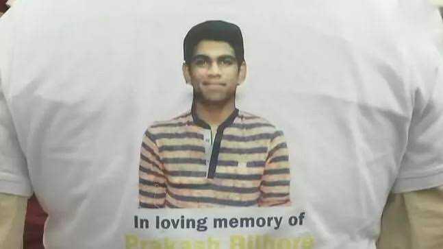 Tak Ingin Orang Lain Merasakan Kesedihannya, Pria Ini Menutup Lubang Jalan di Mumbai