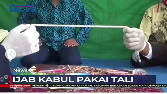 Mencegah Virus Covid-19, Ijab Kabul Ini Gunakan Tali Sebagai Ganti Jabat Tangan!