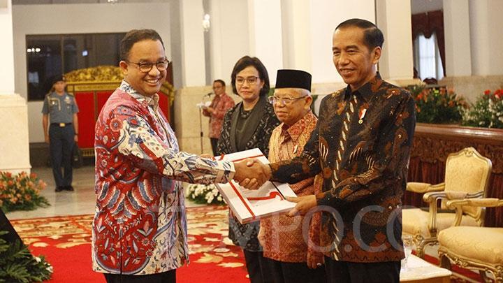 Program PSBB, Jokowi Bantu Anies Subsidi 2,5 Juta Warga Miskin DKI Terdampak Corona