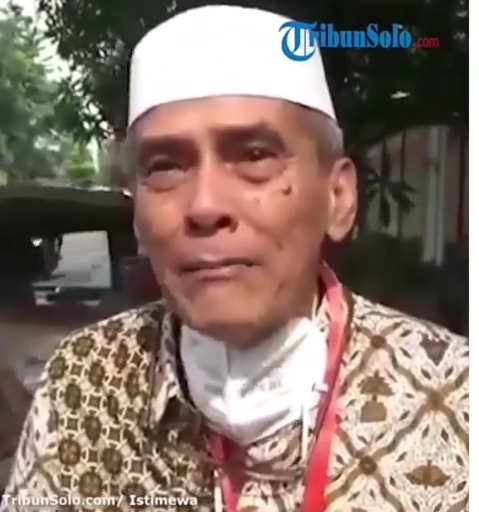 Viral Sosok Dermawan Bermobil Mewah, Bagi Beras dan Uang! Bukan Orang Sembarangan