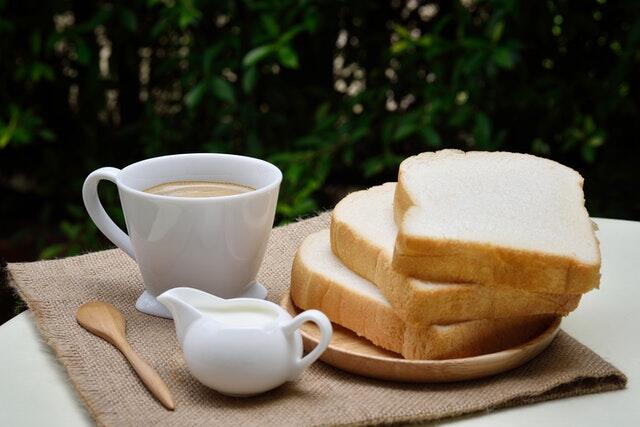 Berat Badan Naik Selama #Dirumahaja ? Hindari 5 Makanan Ini Agar Perut Tidak Buncit