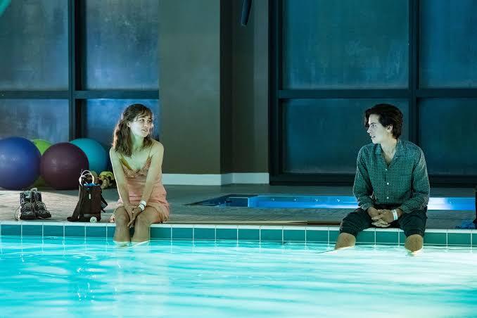 Mungkinkah Sinyal Datangnya Covid-19 Telah Dibaca oleh Penulis Five Feet Apart?