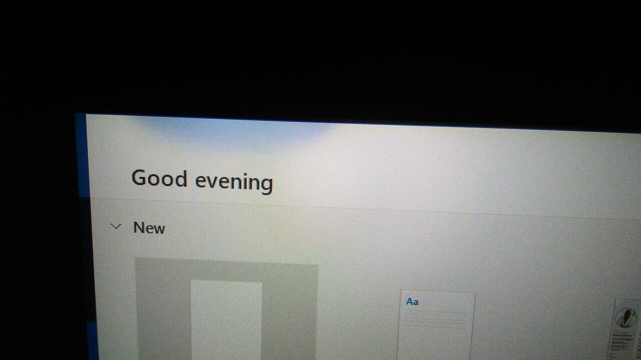 Layar laptop membiru