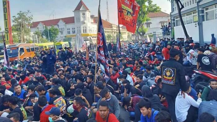 Massa Pesilat Geruduk Polrestabes Surabaya, Tuntut Pembunuh Anggotanya Ditangkap 