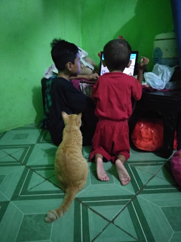 Aku Dan Uning Si Kucing Barbar