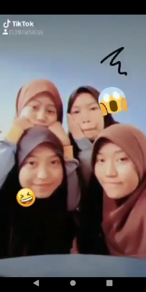 Bikin Video TikTok Aneh-Aneh Bareng Pacarnya, Anak Ini Habis Dihajar Orang Tuanya