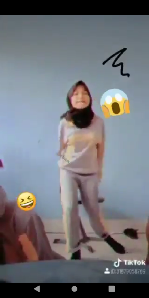 Bikin Video TikTok Aneh-Aneh Bareng Pacarnya, Anak Ini Habis Dihajar Orang Tuanya