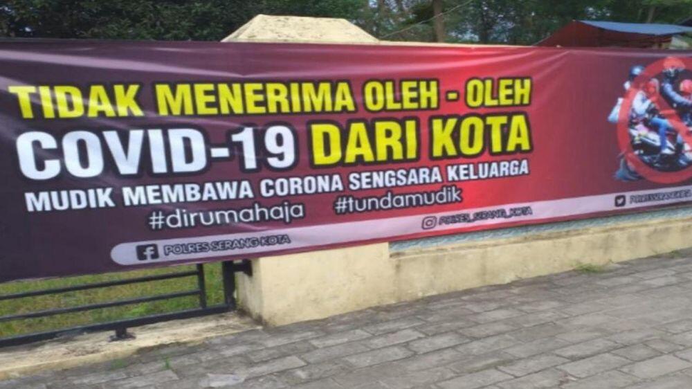 7 Spanduk Peringatan Bahaya Virus Corona, Kocak Tapi Ngena Di Hati