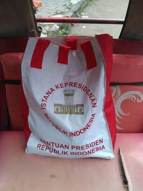 Bagi-Bagi Sembako Ala Presiden, Kok Malah Dikecam Sih?
