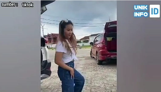 Heboh di Tik Tok, Challenge Joget dengan Latar Bagasi Mobil Terbuka! Pamer Bukan?