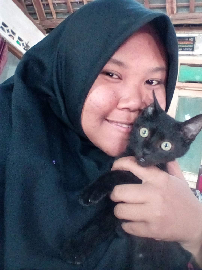 Luksi dan Lexy Empuss Kesayangan yang Jago Mijat 