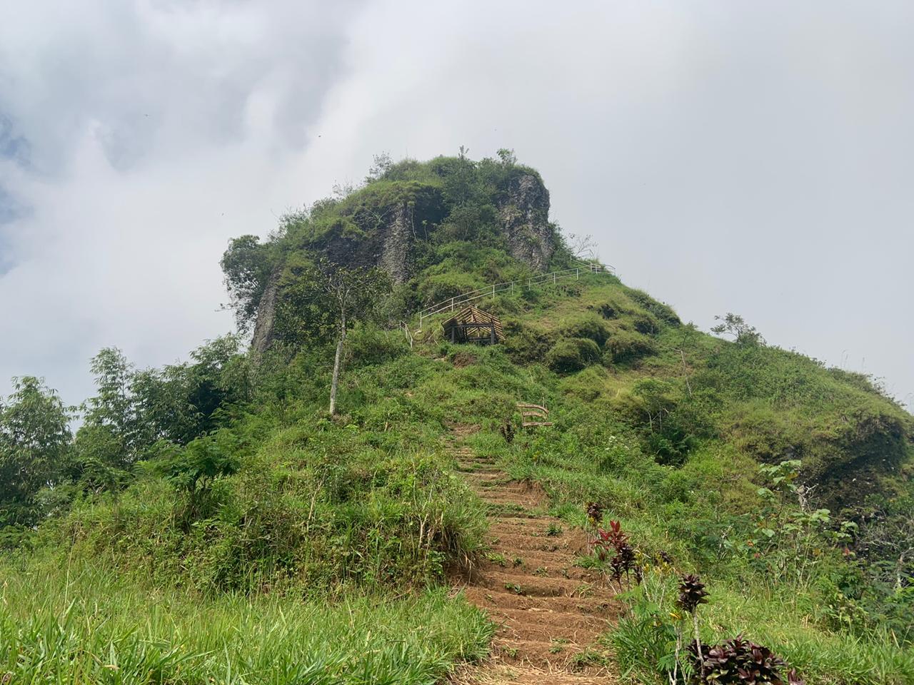 Gunung Kendil, An Amazing Sunrise dan Sunset Spot