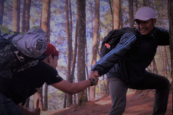 Camping Seru, di Bukit Sabak Cimangkok Sukabumi