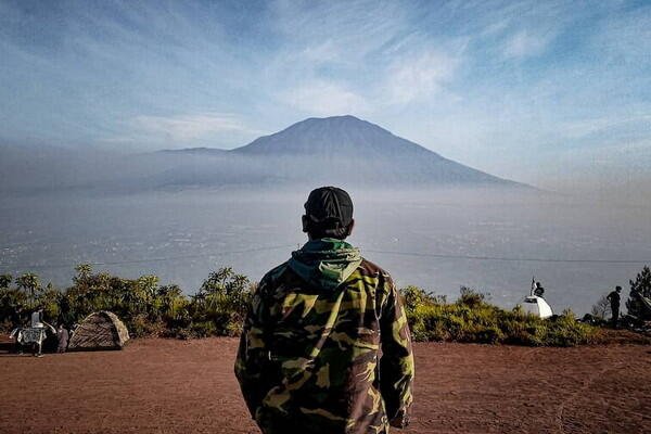 Camping Seru, di Bukit Sabak Cimangkok Sukabumi
