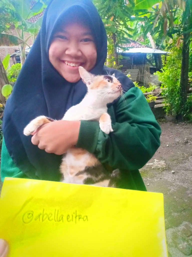 Luksi dan Lexy Empuss Kesayangan yang Jago Mijat 