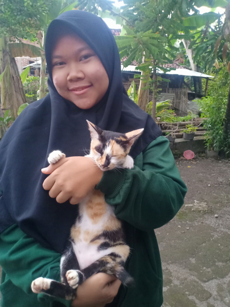 Luksi dan Lexy Empuss Kesayangan yang Jago Mijat 