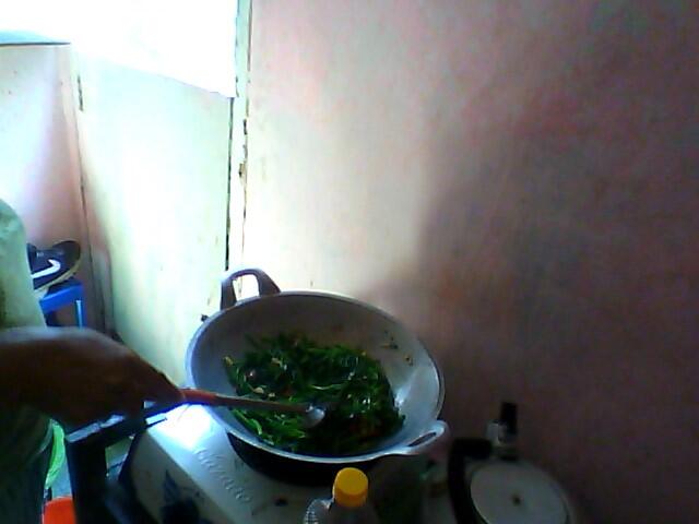 Enaknya Tumis kangkung buatan sendiri yang dapat menggoda lidah.