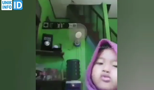 Excited, Bocah Protes ke Pak RT Gara-gara Lockdown! Minta Apa Dia Kira-kira?