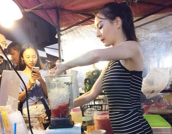 Di Rumah Aja Bikin Banyak Orang Cantik, Jadi Beralih Dagang Depan Rumah.