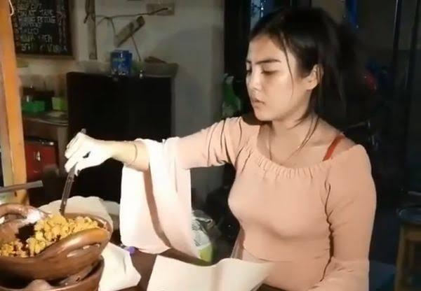 Di Rumah Aja Bikin Banyak Orang Cantik, Jadi Beralih Dagang Depan Rumah.