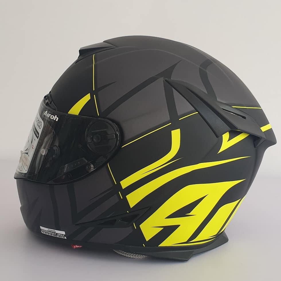 HELM yang ENTENG-nya Sering Bikin KAGET, Airoh GP 500