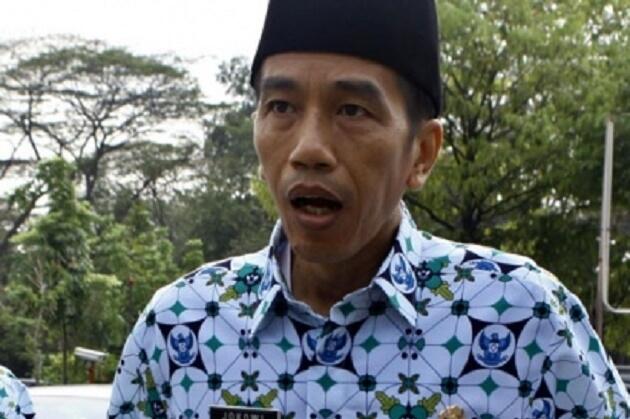 Bagi-Bagi Sembako, Gimik Jokowi yang Melanggar Imbauannya Sendiri?