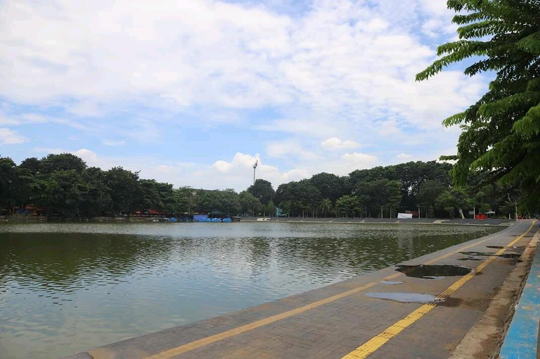 5 Hari Masa PSBB, Sungai Sunter Jakarta Tampak Begitu Tenang