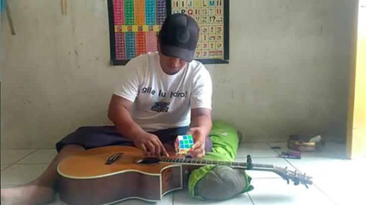 Dewa Gitar Indonesia Mas Alip Youtuber Asli Jawa Timur Ini Tetap Sederhana 