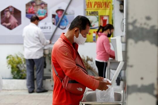 Unik dan Inspiratif, ATM Beras dari Pengusaha untuk Masyarakat Miskin Vietnam!