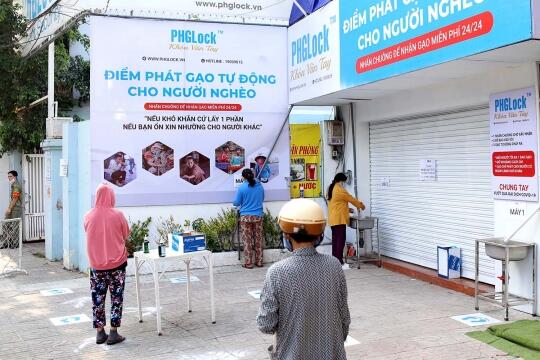 Unik dan Inspiratif, ATM Beras dari Pengusaha untuk Masyarakat Miskin Vietnam!