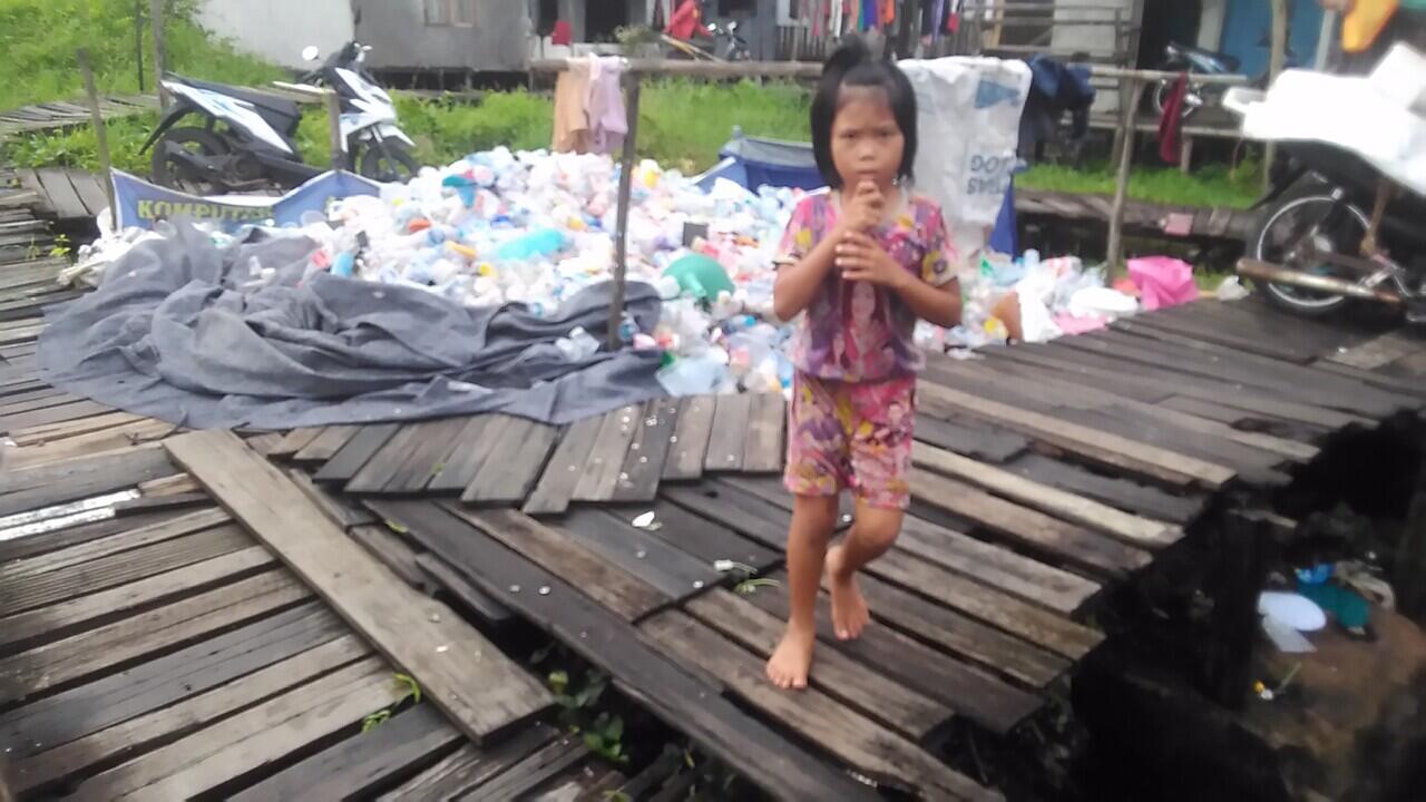 KISAH HIDUP : mengais rezeki dari barang bekas