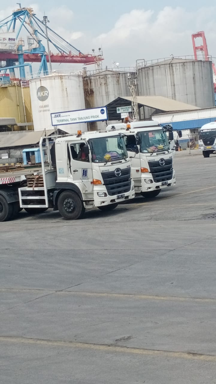 Penawaran Sewa Truk Trailer, Fuso dan Coltdiesel