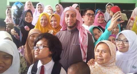 Syekh Ali Jaber Dakwah Soal Corona di Pinggir Jalan, Tuai Pujian Warganet