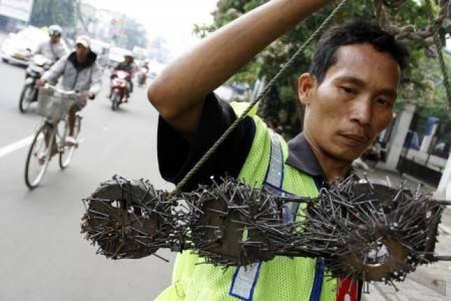 Bertemu Relawan Pembersih Paku