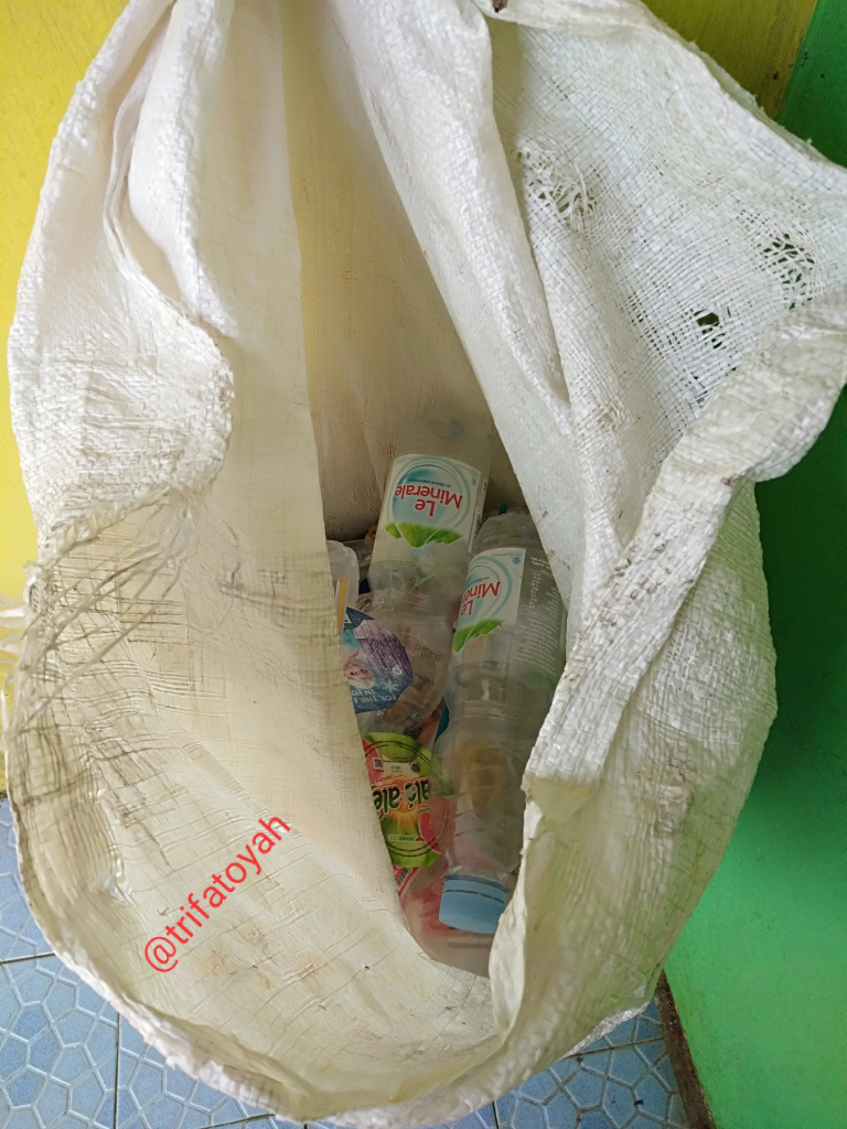 Kuberikan Sampah Pada Seorang Janda