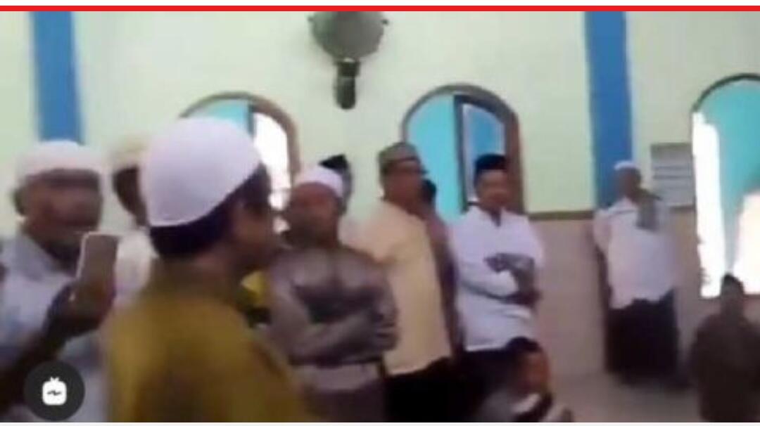 Beredar Video Warga Caci Maki Ustaz di Dalam Masjid, Tuai Kecaman Publik