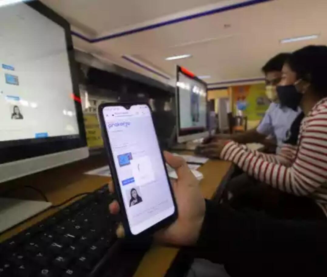 Ikuti Pelatihan Berbasis Online Melalui Program Kartu Prakerja