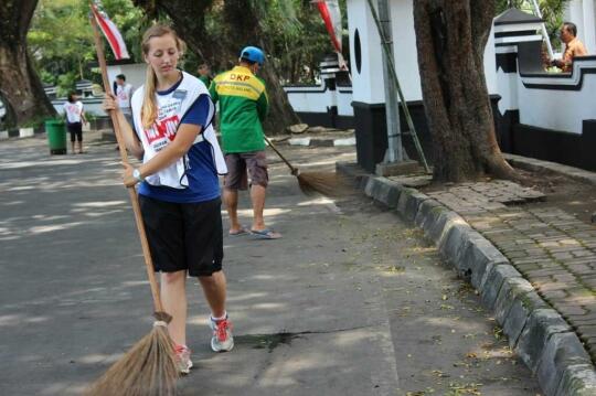Dari Inisiatif Membersihkan Sampah Dedaunan, Ternyata Disambut POSITIF !