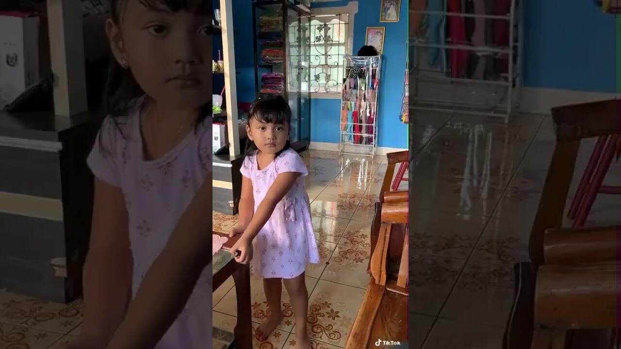 Menghebohkan Dunia Maya Gan! Anak Kecil Ini Malah Nangis Jika Dikasih Uang