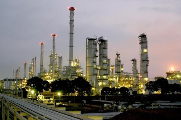 Harga Minyak Turun, Indonesia Tambah Pasokan 10 Juta Barel, AS Tambah 75 Juta Barel