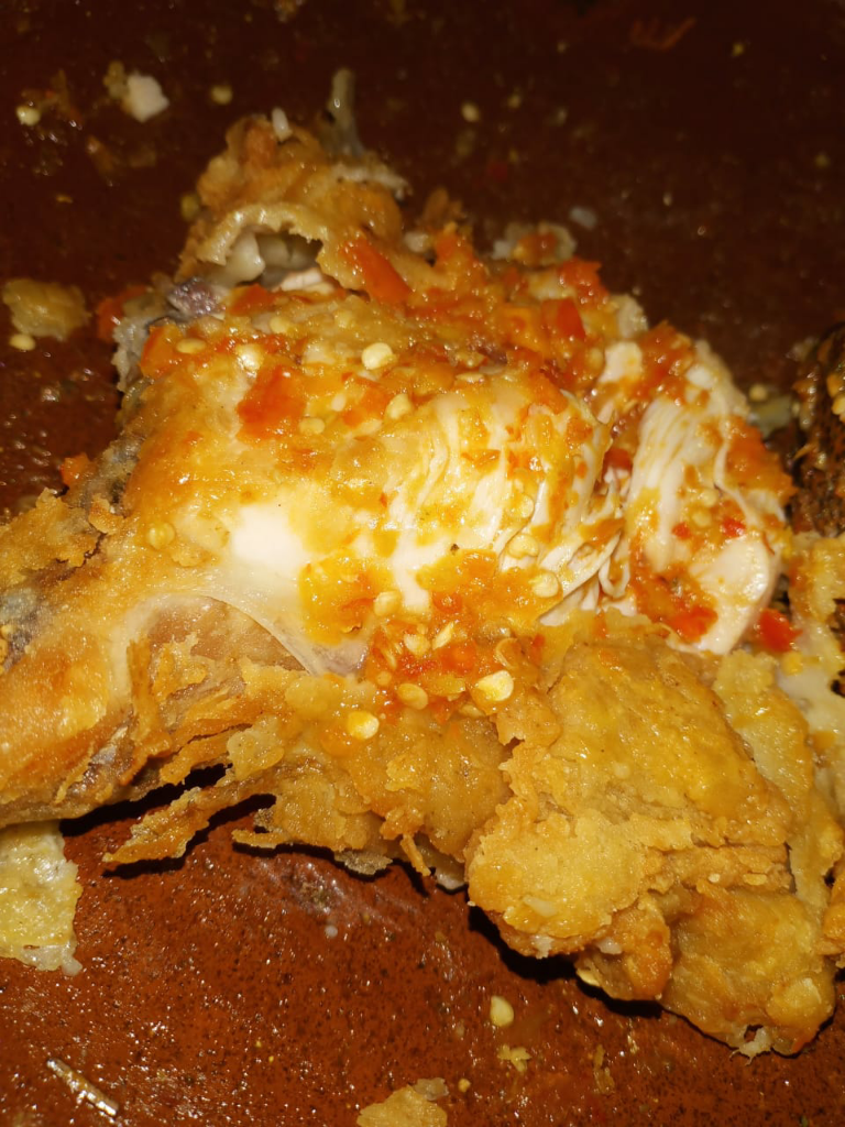 Makan Siang? Kuy Kita Intip Ayam Geprek Sambel Pedas Bikin Dower