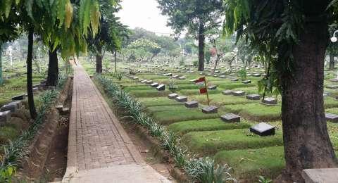 Takdir yang Mengatakan Cinta Tak Akan Pernah Menyatu